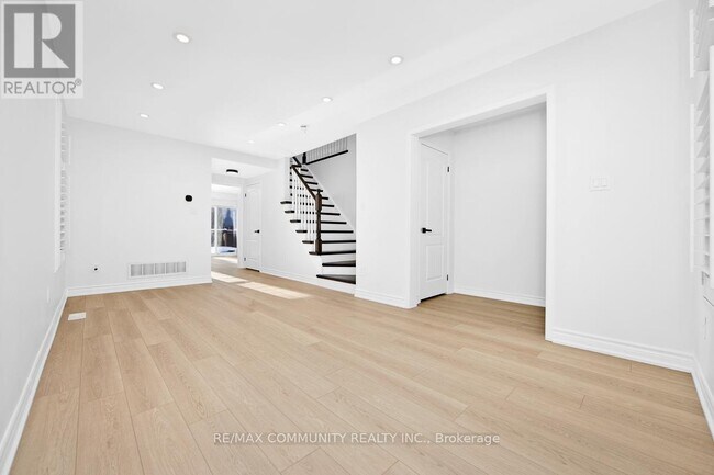 20 McNicol Crescent in Ajax, ON - Building Photo - Building Photo