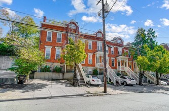 2166 Gilbert Ave in Cincinnati, OH - Building Photo - Building Photo