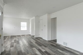 513 Henry St in Elyria, OH - Building Photo - Building Photo