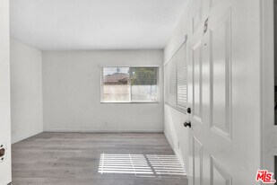 7228 Allott Ave in Los Angeles, CA - Building Photo