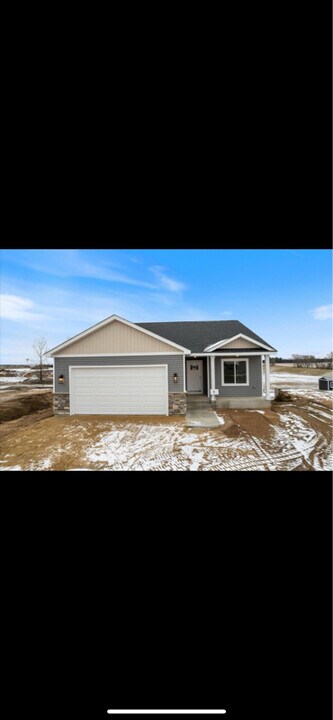 1830 Cypress Trail in New Richmond, WI - Foto de edificio