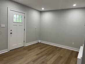 22 6th Ave in Kings Park, NY - Building Photo - Building Photo
