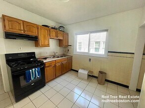 38 George St in Medford, MA - Foto de edificio - Building Photo