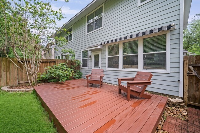 property at 35 Ledgestone Pl