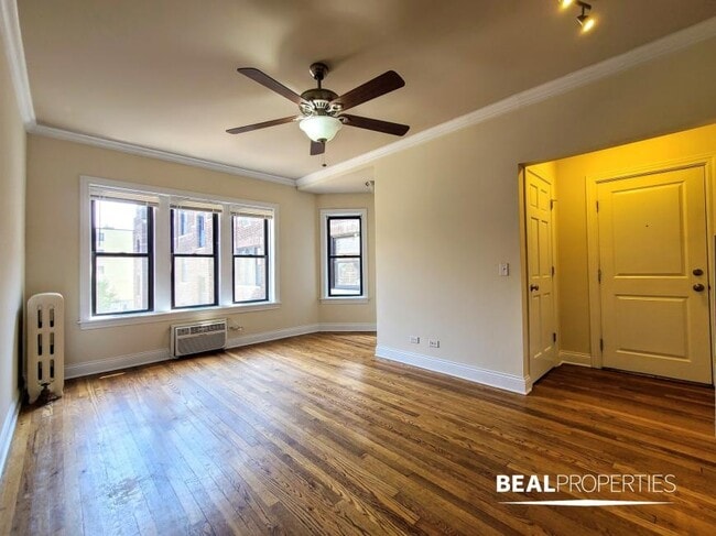 property at 746 W Addison St