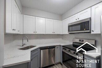 744 W Gordon Ter, Unit 132 in Chicago, IL - Building Photo - Building Photo