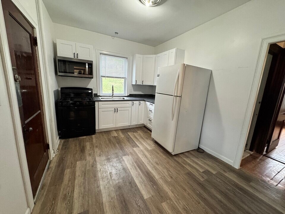 341 Belmont St in Fall River, MA - Foto de edificio