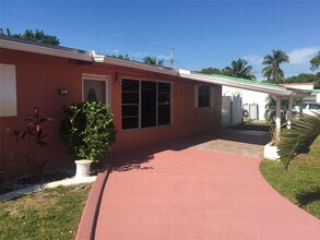 720 N 66 Terrace in Hollywood, FL - Building Photo - Building Photo