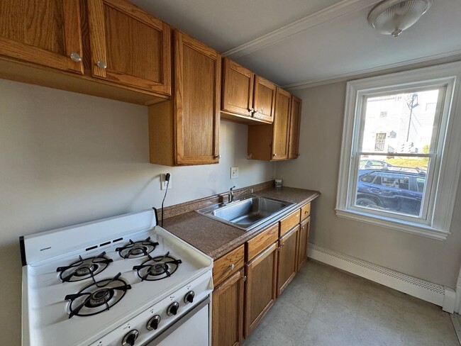 104 Emerson St-Unit -Unit 1R in Haverhill, MA - Building Photo - Building Photo
