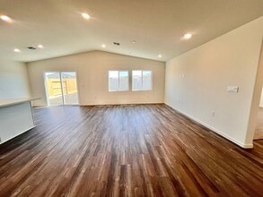 1814 Nettle Way in Los Banos, CA - Building Photo - Building Photo