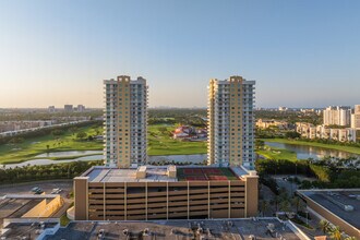 Duo Condominiums in Hallandale Beach, FL - Foto de edificio - Building Photo