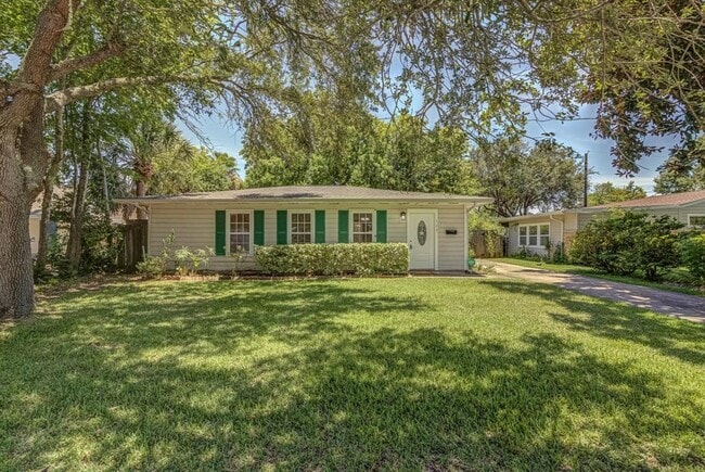 123 Marlin Ave in Galveston, TX - Building Photo - Building Photo