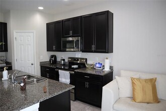 7022 Grand Elm Dr in Riverview, FL - Building Photo - Building Photo