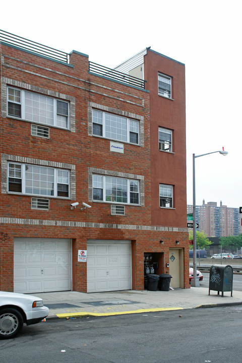 1000 Boynton Ave in Bronx, NY - Building Photo