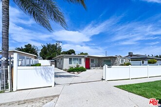 11839 205th St in Lakewood, CA - Building Photo - Building Photo