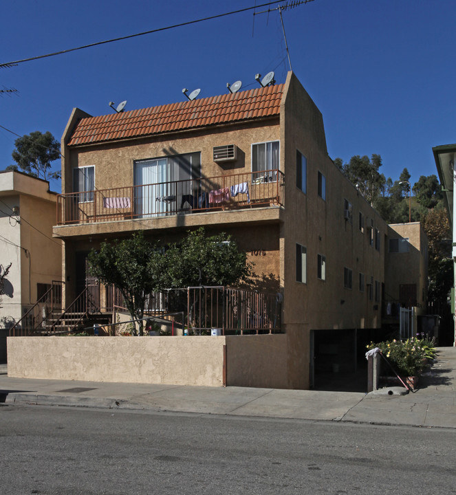 1015 Doyle Pl in Los Angeles, CA - Foto de edificio