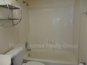 7738 Tamara Lee Ct in Ft. Myers, FL - Foto de edificio - Building Photo