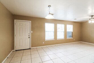 4963 S Cancun in Houston, TX - Building Photo - Building Photo