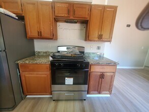 313 Peachtree Dr in Riverdale, GA - Building Photo - Building Photo