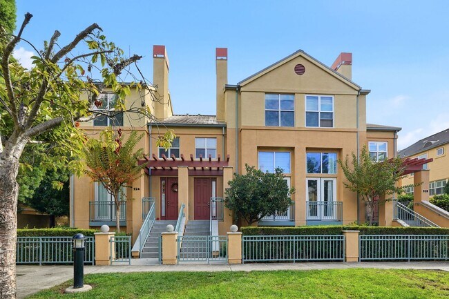 926 Camille Lane in Mountain View, CA - Building Photo - Building Photo
