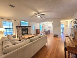 5949 Rolling Greens Dr in Milton, FL - Building Photo - Building Photo