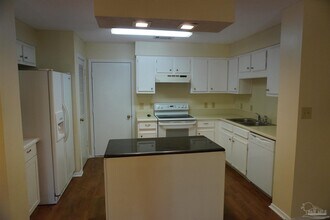 5001 Grande Dr in Pensacola, FL - Building Photo - Building Photo