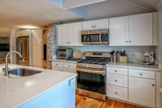 28 Seminole Dr in Yarmouth, MA - Building Photo - Building Photo
