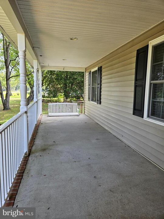 25513 Hill Rd in Greensboro, MD - Building Photo