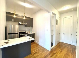 2025 Paulding Ave-Unit -4 in Bronx, NY - Foto de edificio - Building Photo