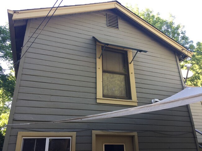 484 E 3rd Ave, Unit 484 1/2 E. 3RD AVENUE in Chico, CA - Building Photo - Building Photo