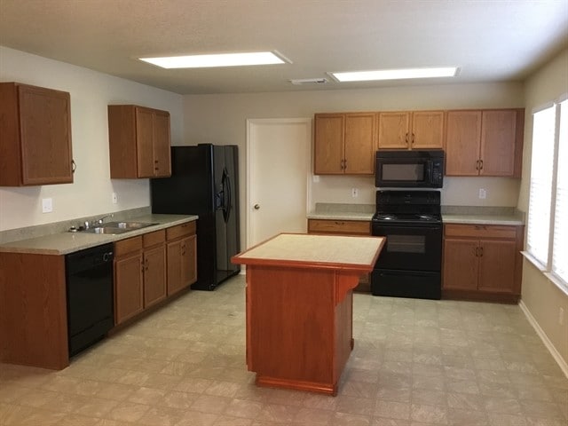 10423 Manor Crk in San Antonio, TX - Building Photo - Building Photo