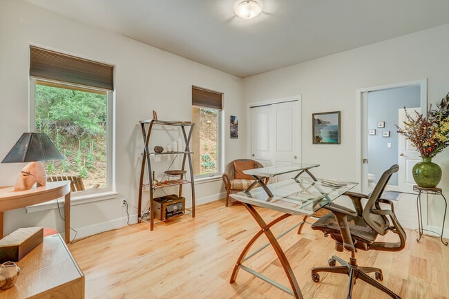 4775 Neeper Valley Rd in Manitou Springs, CO - Building Photo - Building Photo