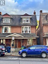 1057 Davenport Rd in Toronto, ON - Building Photo