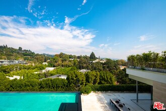 642 Perugia Way in Los Angeles, CA - Foto de edificio - Building Photo