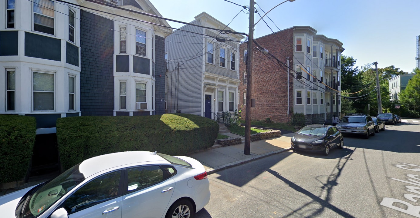 224 Banks St, Unit 1 in Cambridge, MA - Foto de edificio