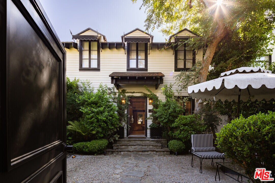 636 Huntley Dr in West Hollywood, CA - Building Photo