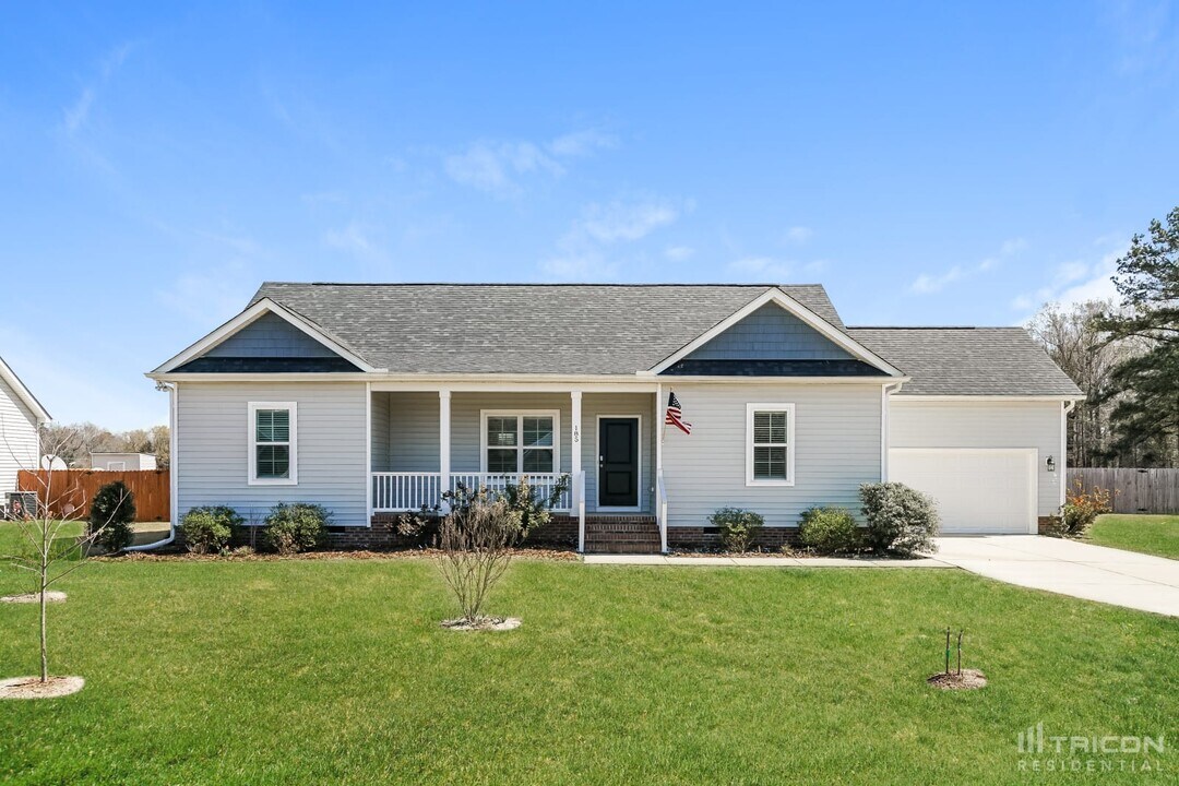 185 Southern Pl in Lillington, NC - Foto de edificio