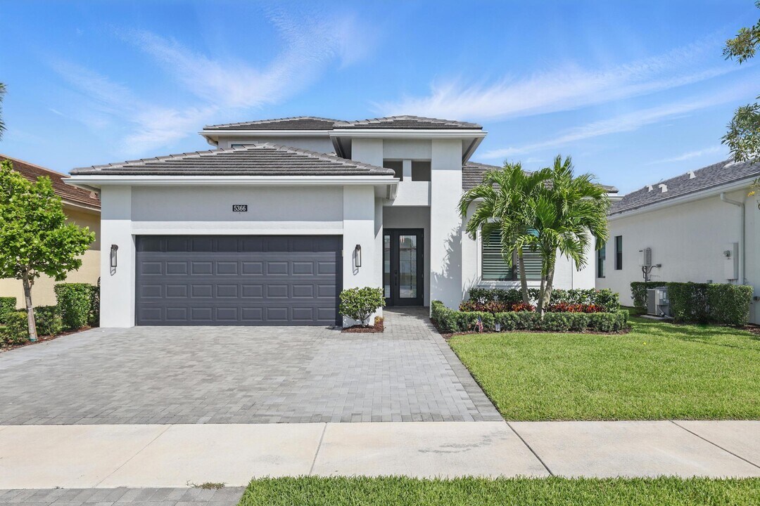 5366 Santa Rosa Ln in Westlake, FL - Building Photo