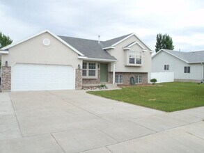 2272 W 2150 S in Syracuse, UT - Building Photo - Building Photo