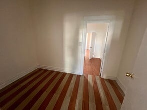 73 Pine St, Unit Floor 1 in Brooklyn, NY - Foto de edificio - Building Photo