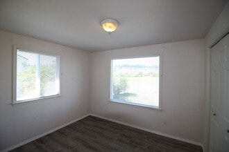 1884 SW Beeksma Dr in Oak Harbor, WA - Building Photo - Building Photo