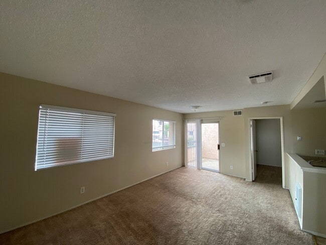 879 W San Ysidro Blvd in San Diego, CA - Building Photo - Building Photo