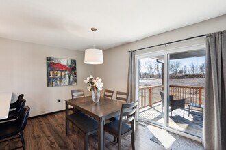 402 Dawson Dr in West Branch, IA - Building Photo - Building Photo