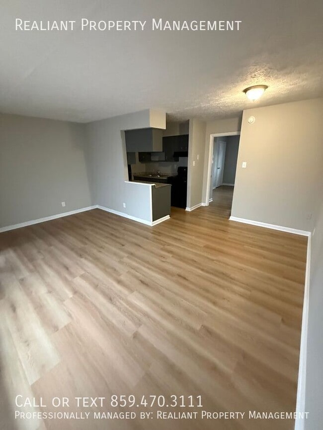 2021 Cambridge Dr in Lexington, KY - Building Photo - Building Photo