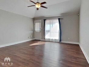 7842 Sterling Manor in Converse, TX - Foto de edificio - Building Photo