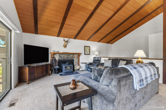 3322 Pine Hill Rd in South Lake Tahoe, CA - Building Photo - Building Photo