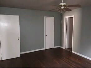 1920 Lyle Ave-Unit -B in Waco, TX - Foto de edificio - Building Photo