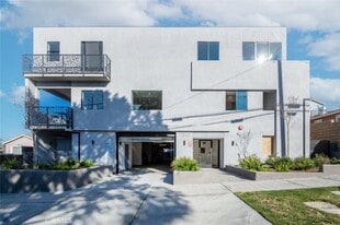 7341 Valmont St, Unit 102 in Los Angeles, CA - Building Photo