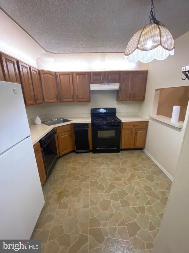 72 Joyner Ct in Lawrence Township, NJ - Building Photo - Building Photo