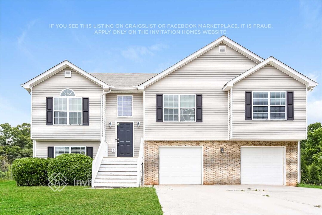 3329 Silver Ridge Dr in Gainesville, GA - Building Photo